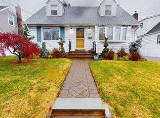 120 Barrymore Blvd, Franklin Square, NY 11010