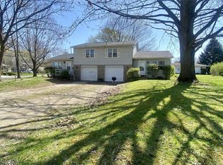 827 Randall Dr, Kent, OH 44240