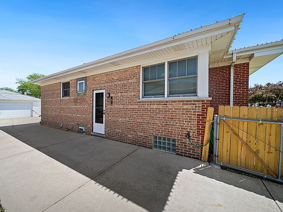 4th image of 9613 S Knox Ave