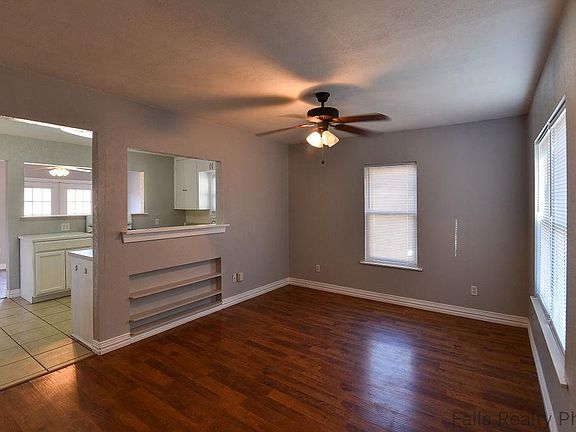 3rd image of 2817 Featherston Ave