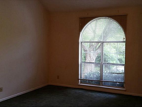 2nd image of 2401 Sugar Plum Dr