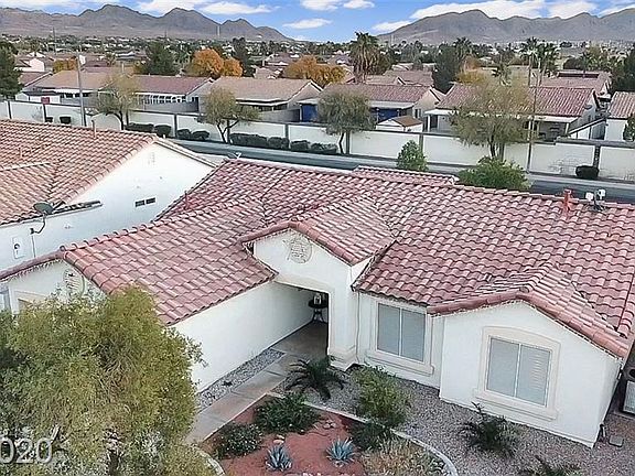 3rd image of 1047 Oak Shade Ln