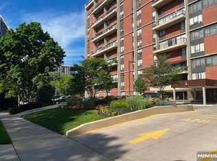 4 Horizon Rd APT 1207, Fort Lee, NJ 07024