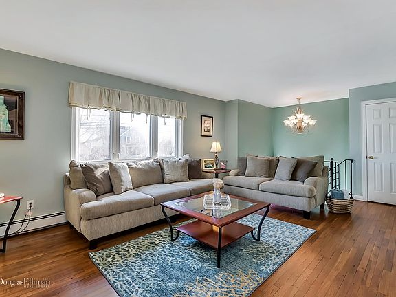 3rd image of 124 Lincoln Ave