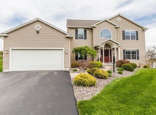 6346 Tulipwood Ln, Jamesville, NY 13078