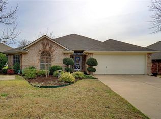817 Oak Ct, Saginaw, TX 76179