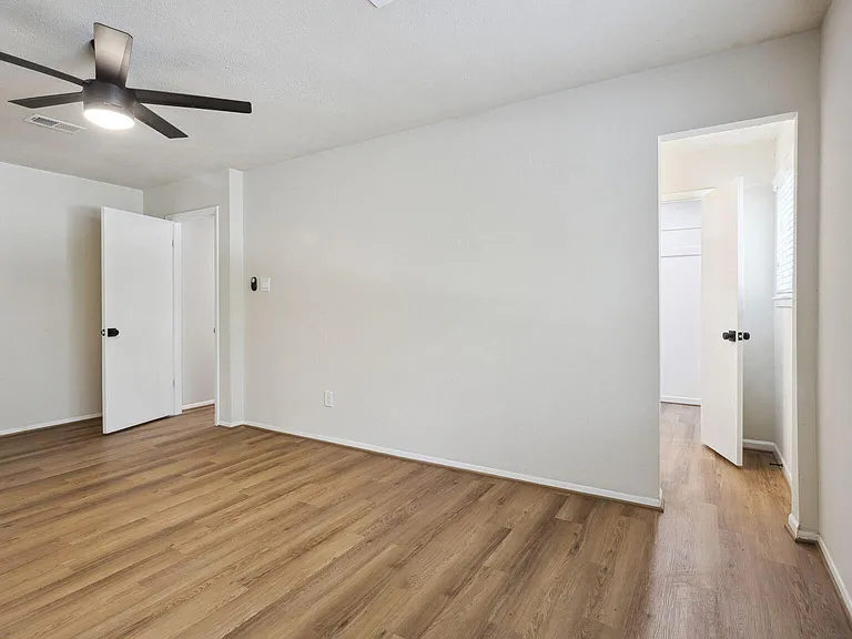 68 NE Yewleaf Rd — Photo 22