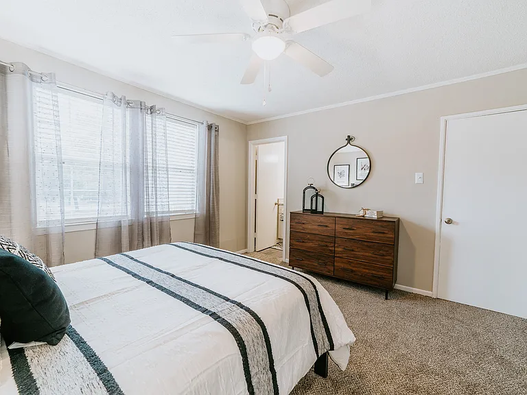 Large Bedroom & En-suite Bathroom