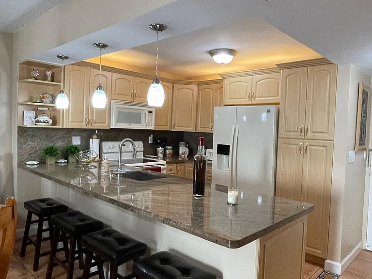 3725 S Ocean Dr — Photo 10