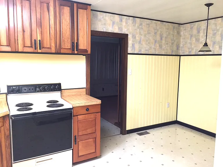 2381 Ghent Ave — Photo 14