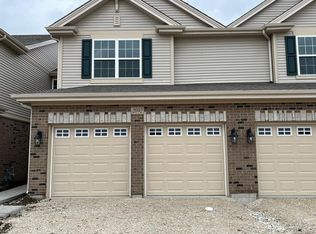 2092 Canyon Creek Ct, Aurora, IL 60503