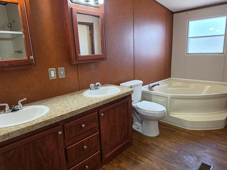 1617 E Brazos St — Photo 34