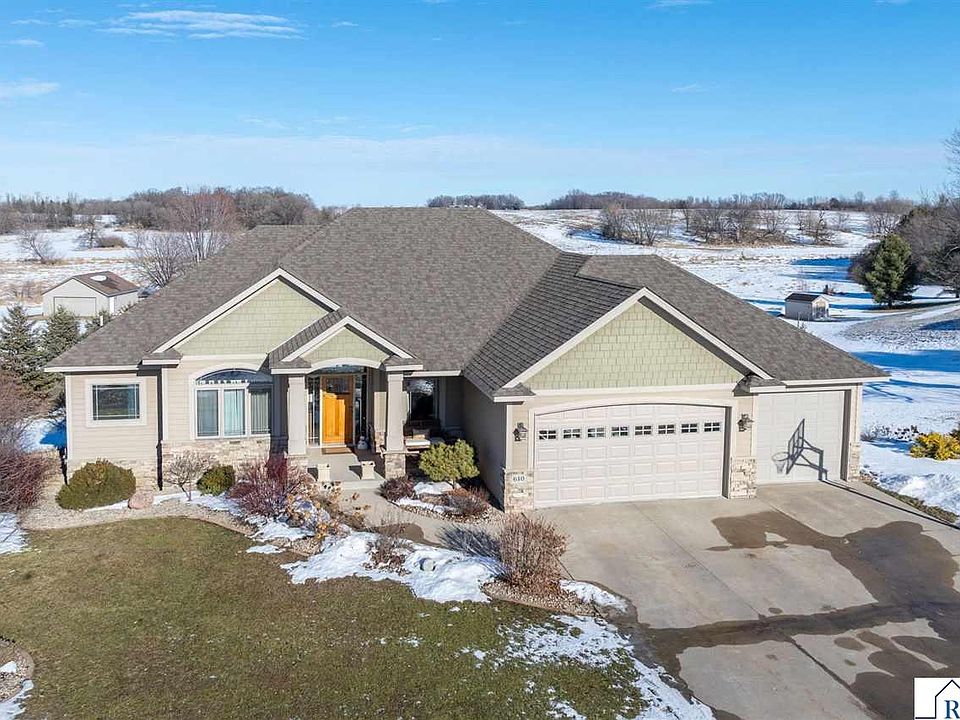1st image of 610 E Rolling Hills Dr
