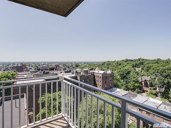 4th image of 11-624 Grosvenor Ln APT 10C