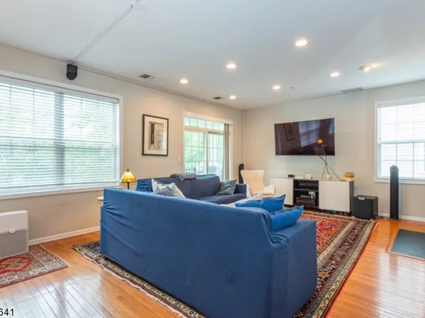 115 Brittany Ct, Clifton City, NJ 07013