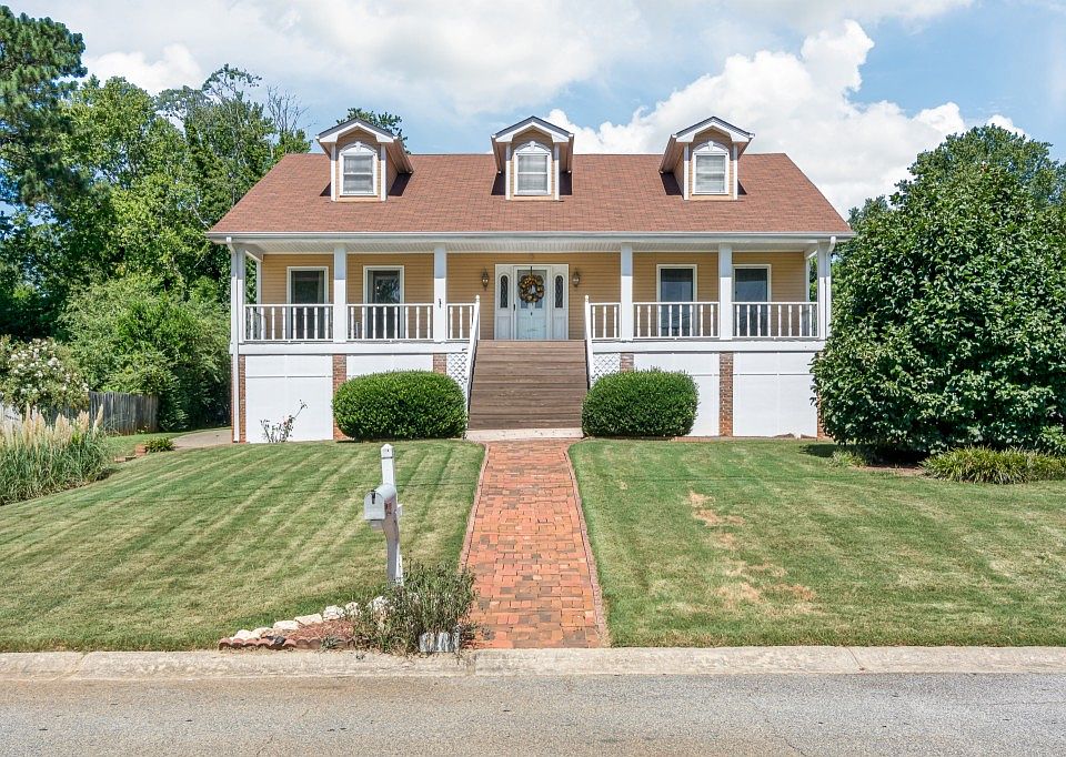 1st image of 2476 Highland Dr SE