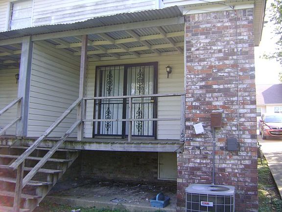 2nd image of 907 W Scenic Dr