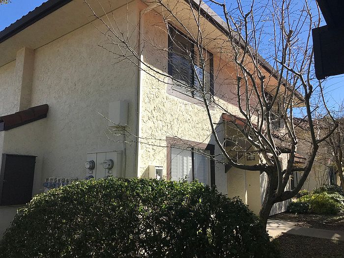 1st image of 301 Del Valle Cir