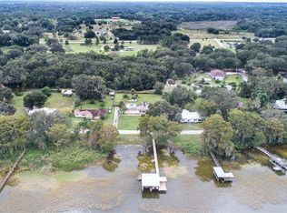 8916 Lakeshore Dr, Yalaha, FL 34797