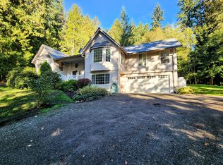 8542 Battle Point Dr NE, Bainbridge Island, WA 98110