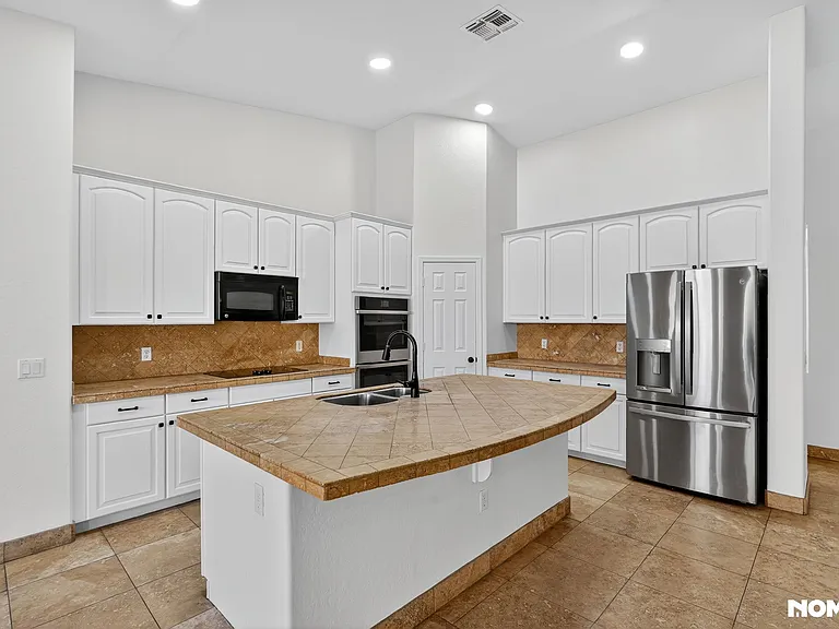 7742 E Los Gatos Dr — Photo 11