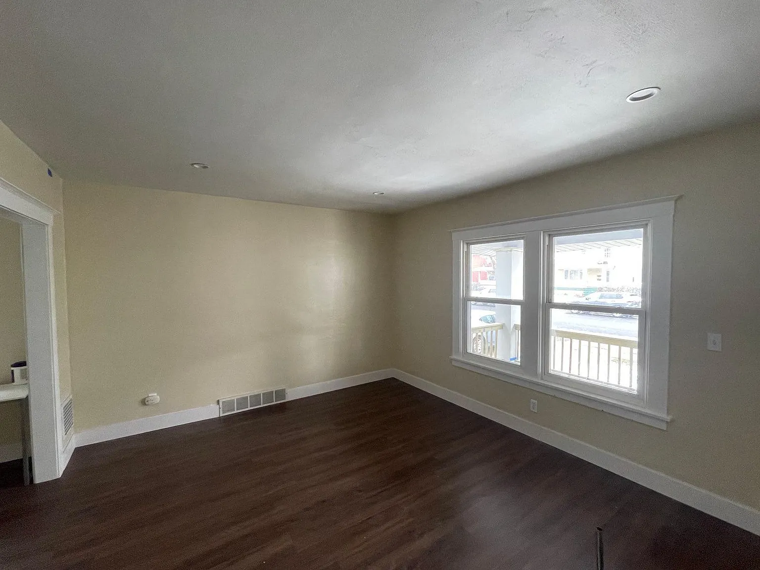 303 Crestwood Ave — Photo 2