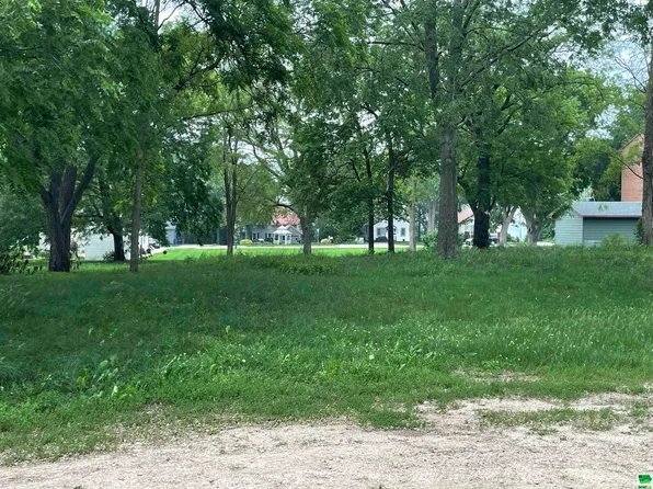 418 W National St, Vermillion, SD 57069