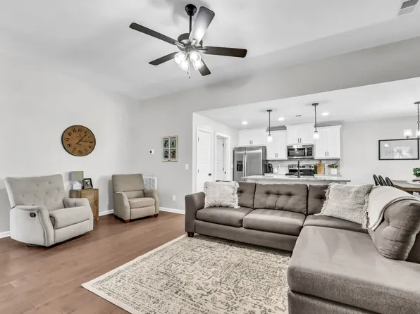 1445 Fredrick Dr, Clarksville, TN 37042