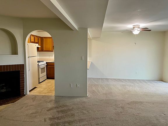 4th image of 305 Pine Hollow Way #305