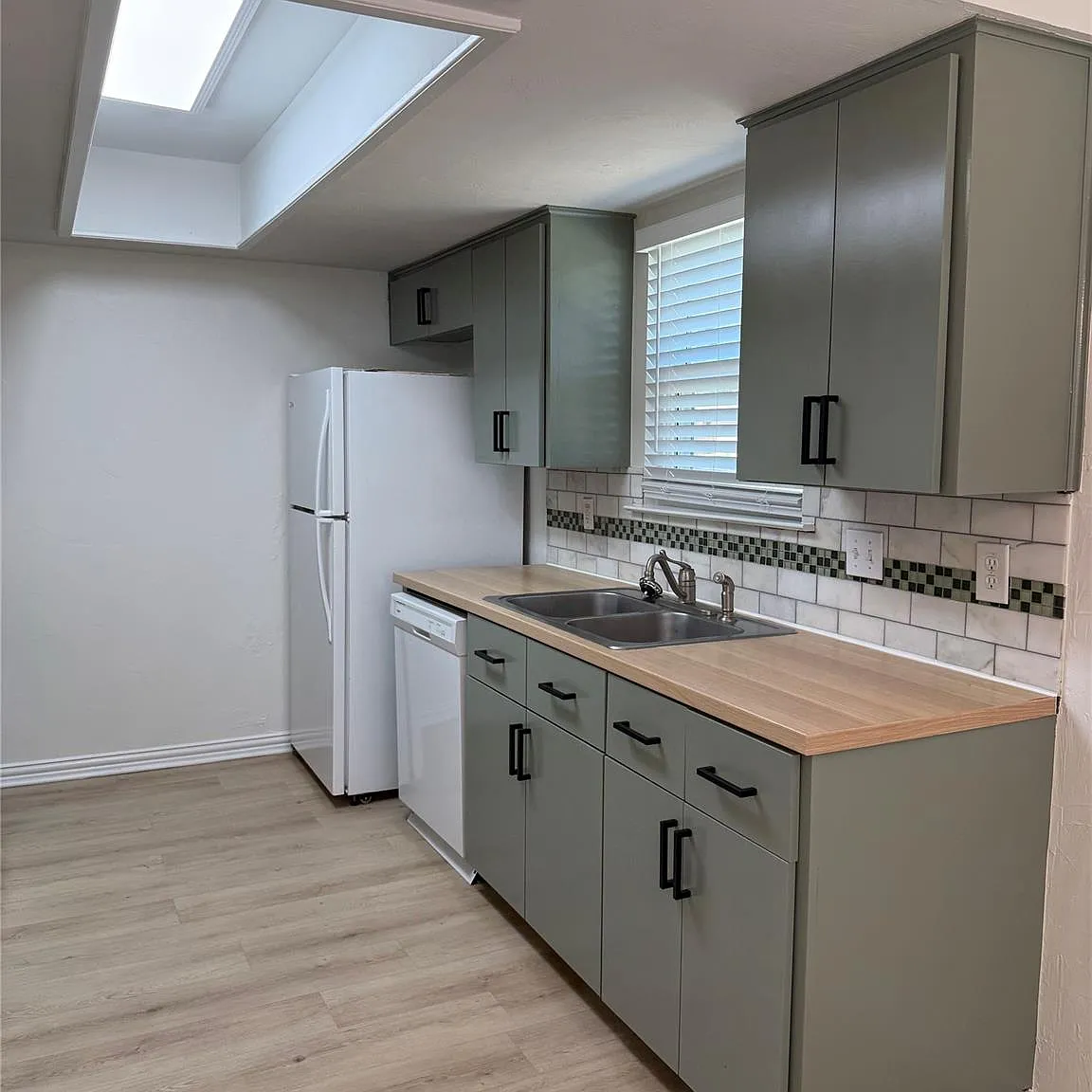 3 bed, 2.0 bath, 1394 sqft, $1,900 — Photo 4