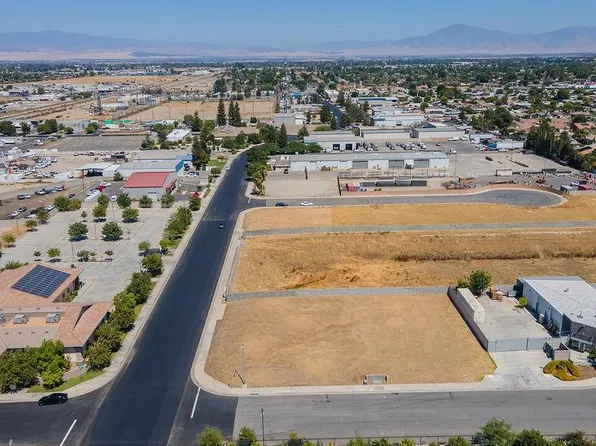 5100 Pampas Ln, Bakersfield, CA 93313