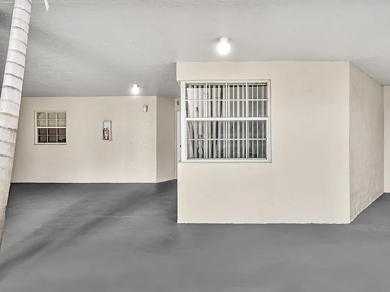 2881 N Oakland Forest Dr #105 — Photo 39