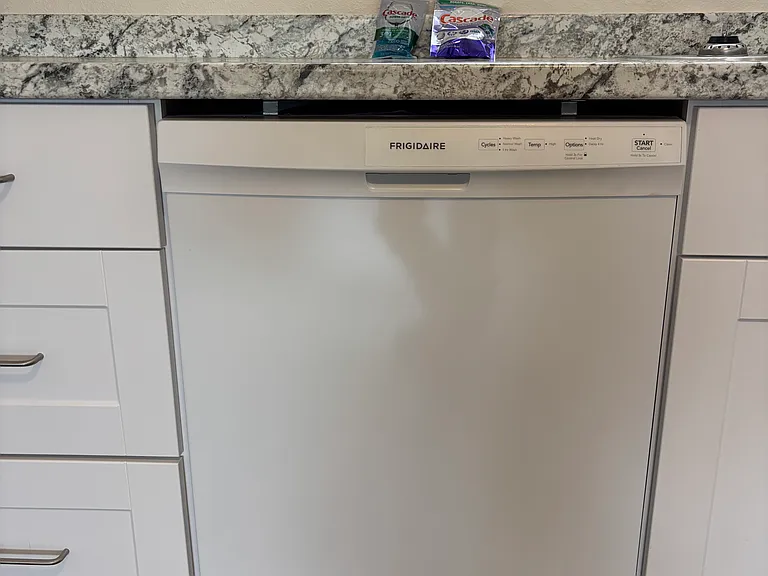 645 Voiles Pl #1 — Photo 5