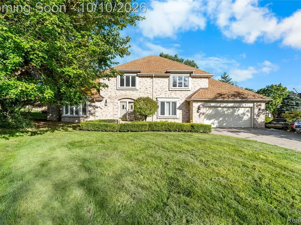 4776 S Knoll Ct, West Bloomfield, MI 48323