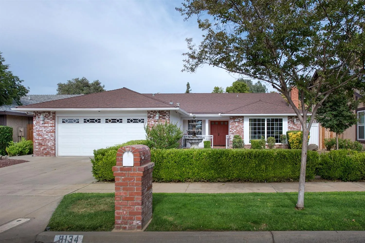 8134 N Mariposa St photo 1