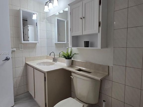 4th image of 10221 Fontainebleau Blvd