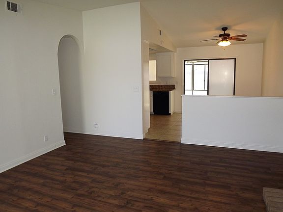 4th image of 930 Colebrook Dr