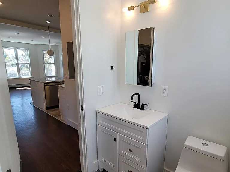 682 Whitney Ave #2 — Photo 11