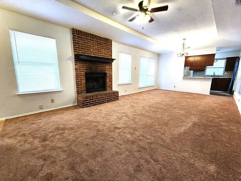2202 Bolivar St — Photo 8