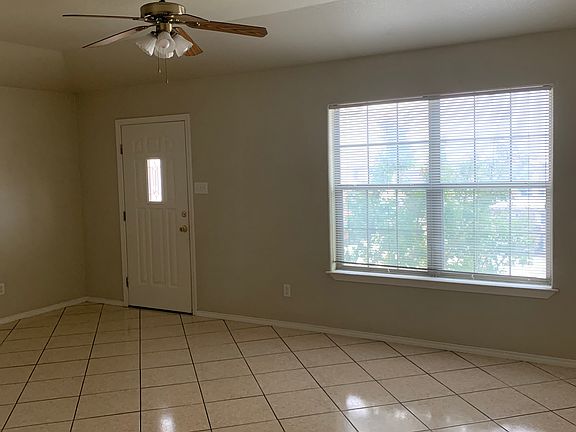 3rd image of 121 Ramon Cardenas Dr #B