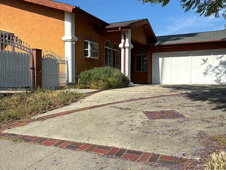 5928 N Orangecrest Ave — Photo 36