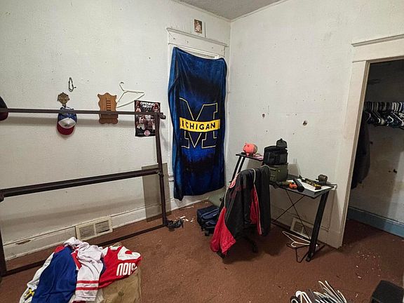 4th image of 722 Walnut St