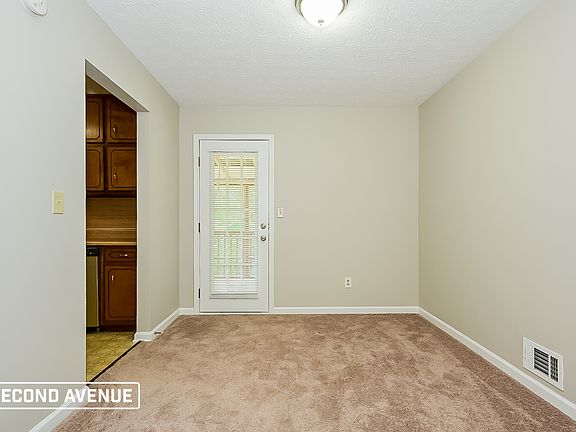 4th image of 95 Old Lantern Dr