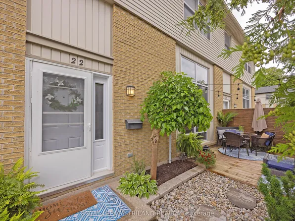 760 Berkshire Dr #22, London, ON N6J 4A5
