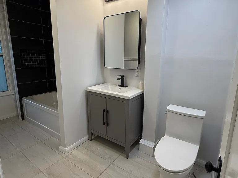 28 Eastbourne Ave #2 — Photo 12
