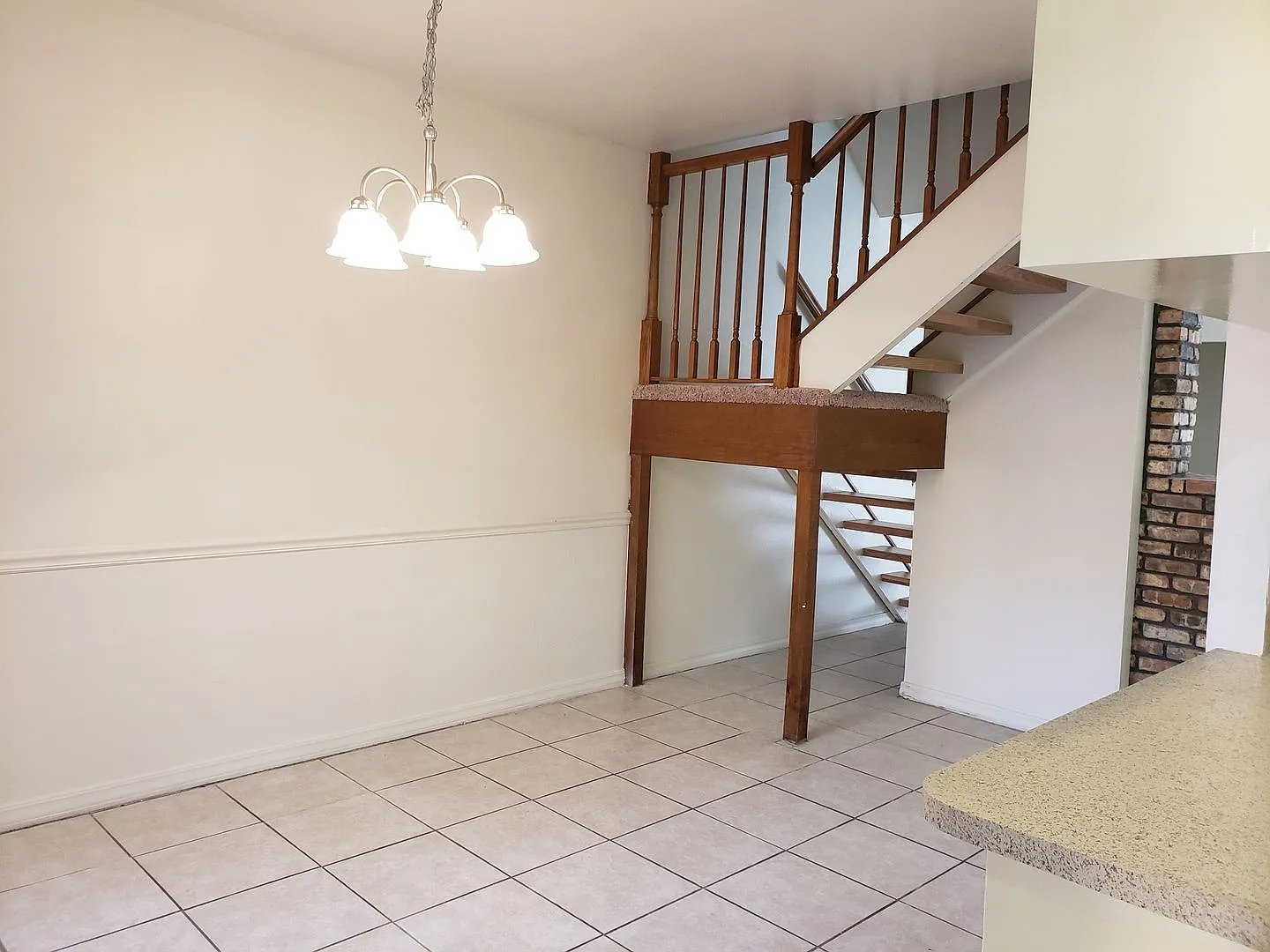 Remodeled 2 bedroom/1&1/2 bathroom in Eastwood on the Bayou — Photo 4