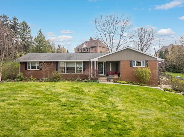 107 Redcliffe Dr, Clairton, PA 15025