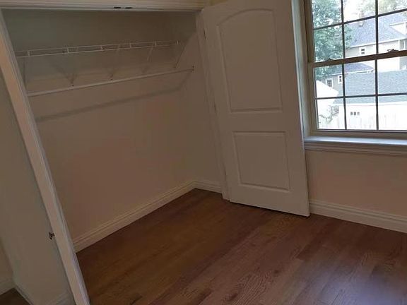 4th image of 405 Davis Ave Floor 1