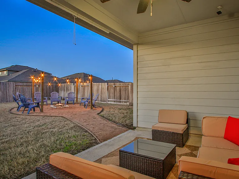 2431 Sutton Hollow Ct — Photo 43