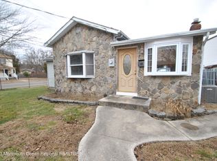 7 Locust St, Lakehurst, NJ 08733